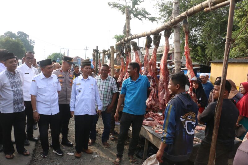 Bupati dan Wakil Bupati Pidie Jaya Blusukan ke Pasar Tradisional di Hari Meugang.Minggu (30/05/2025).foto.Ist
