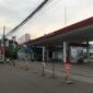 SPBU Ciceri Kota Serang ditutup sementara paska dugaan mengoplos salahsatu jenis bahan bakar minyak (Foto : TLii/Heru)