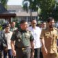 Mayor Jenderal TNI Niko Fahrizal, M.Tr.(Han), menghadiri rapat koordinasi bersama Forum Koordinasi Pimpinan Daerah (Forkopimda) serta para Bupati dan Walikota se-Aceh di Gedung Anjong Mon Mata, Banda Aceh, Senin (17/3/25).