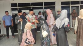 Bupati Pidie Jaya H Sibral Malasyi MA, S.Sos, ME dan Wakil Bupati Hasan Basri ST MM. Gelar Open House Lebaran Hari Raya Idul 1446.H. Selasa (01- 04 2025.) foto.ist