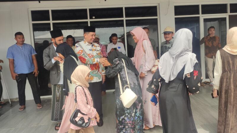 Bupati Pidie Jaya H Sibral Malasyi MA, S.Sos, ME dan Wakil Bupati Hasan Basri ST MM. Gelar Open House Lebaran Hari Raya Idul 1446.H. Selasa (01- 04 2025.) foto.ist