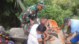 Petugas Gabungan Sedang mengevakuasi korban kecelakaan lalu lintas (laka lantas) tunggal  di Tanjakan Cot Murong, Kecamatan Suka Makmue, Kota Sabang, Rabu, (2 -4- 2025.)foto.Ist.