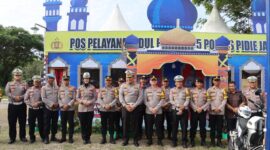 Direktur Lalu Lintas (Dirlantas) Polda Aceh, Kombes Pol M. Iqbal Alqudusy, S.H., S.I.K., melakukan kunjungan ke Pos Pelayanan (Pos Yan) Operasi Ketupat Seulawah 2025 di Kabupaten Pidie Jaya, Rabu (2/4/2025).
