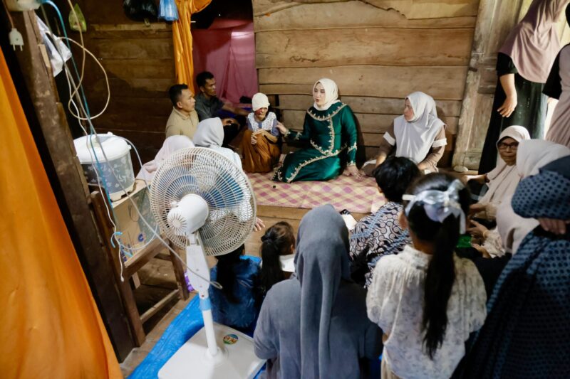 Ketua TP PKK Aceh Jenguk Nek Sairah, Korban Luka Bakar di Aceh Utara