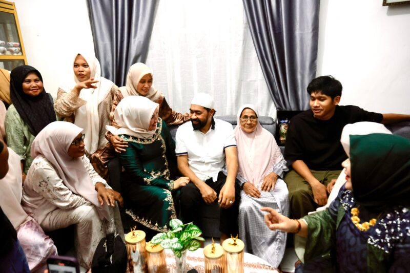 Gubernur dan Istri Bersilaturahmi di Kampung Halaman, Disambut Antusias Warga