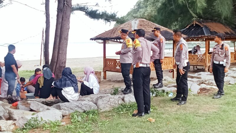 Kapolres Aceh Besar Patroli dan Memantau Situasi di Objek Wisata Pantai Riting Leupung