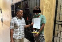 Pelaku berinisial AG (21), warga Kecamatan Meureudu, ditangkap saat hendak mengambil barang hasil curian yang disembunyikannya di bangunan bekas Pengadilan Negeri Pidie Jaya.(Dok.Ist)