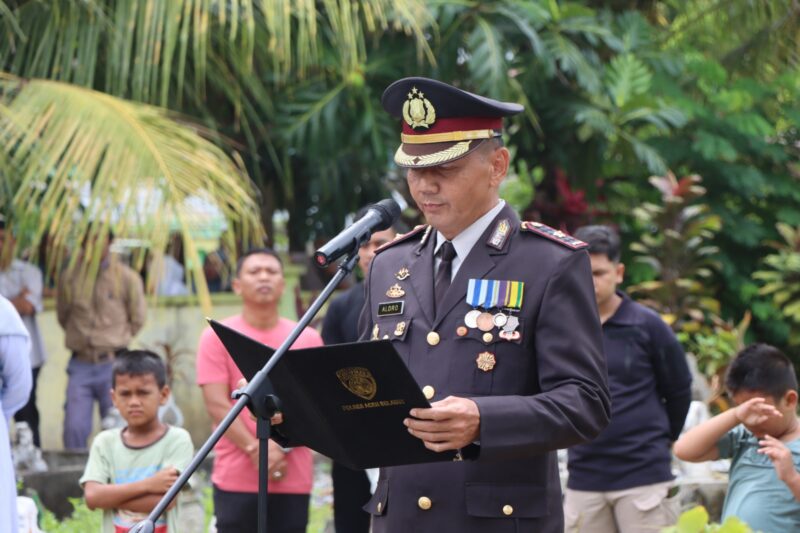 Pemakaman Kedinasan sebagai Penghormatan terakir untuk Personil Polres Aceh Selatan yang meninggal Dunia.