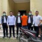 Satuan Reserse Kriminal (Sat Reskrim) Polres Pidie Jaya , menyerahkan tersangka kasus pembunuhan, penganiayaan berat, dan pencurian dengan kekerasan ke Kejaksaan Negeri Pidie Jaya, Senin (28/4/2025)foto.ist
