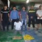 Tersangka diamankan pihak kepolisian. (Foto: TLii/Heru)