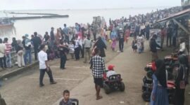 Ribuan wisatawan untuk mengunjungi Pantai Gope, Kecamatan Kasemen, Kota Serang. (Foto : TLii/Heru)
