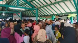 Peziarah padati wisata religi Banten Lama, Kasemen, Kota Serang. (Foto : TLii/Heru)