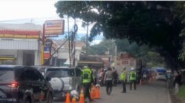 Rekayasa lalu lintas di Simpang tiga Teneng, Cinangka, Kabupaten Serang (Foto: TLii/ Heru)