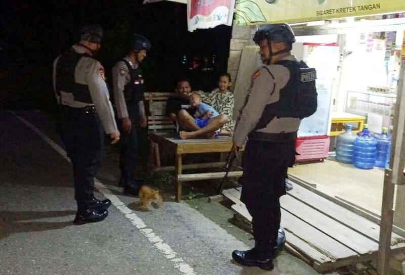 Polres Poso terus meningkatkan intensitas patroli dalam rangka menekan tindak kriminalitas dan menjaga stabilitas keamanan di wilayah hukumnya. Melalui patroli gabungan yang melibatkan personel dari satuan reserse, intelijen, dan seluruh polsek jajaran, kegiatan ini akan dilaksanakan secara serentak di 12 kecamatan yang berada di bawah wilayah hukum Polres Poso.