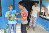  Sentuhan humanis kembali mewarnai pelaksanaan Operasi Madago Raya. Pada Kamis (22/5/2025), sejumlah personel operasi menyambangi warga Desa Tokorondo, Kecamatan Poso Pesisir, Kabupaten Poso, untuk melaksanakan kegiatan sosial dengan memberikan bantuan kepada warga penyandang disabilitas.