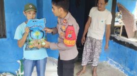  Sentuhan humanis kembali mewarnai pelaksanaan Operasi Madago Raya. Pada Kamis (22/5/2025), sejumlah personel operasi menyambangi warga Desa Tokorondo, Kecamatan Poso Pesisir, Kabupaten Poso, untuk melaksanakan kegiatan sosial dengan memberikan bantuan kepada warga penyandang disabilitas.