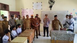 Bupati Pidie Jaya, H Sibral Malasyi bersama Kapolres  AKBP Ahamd Faisal Pasaribu, S.Ik .,  Kadis Sosial P3A Agusmaidi, S.I.P, M.M., dan Kepala Dinas Pendidikan Kabupaten Pidie Jaya Muslem S.Pd , dan Rombongan mengunjungi SMPN 2 Bandar Dua Senin (05 Mei 2025). foto.Ist.