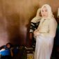 Ketua Tim Penggerak PKK Aceh, Marlina Muzakir, mengunjungi Kamaruddin dan Fadhlun, warga miskin penderita lumpuh di Gampong Bungoe, Kecamatan Delima, Kabupaten Pidie, Rabu 23/04/2025. Dalam suasana haru, Marlina menyampaikan komitmennya untuk membantu mereka mendapatkan penanganan medis yang lebih baik.