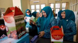Ketua Tim Penggerak Pemberdayaan dan Kesejahteraan Keluarga (TP PKK) Aceh, Marlina Muzakir, mengunjungi Rumah Kemasan Aceh di Dinas Perindustrian dan Perdagangan (Disperindag) Aceh pada Senin (28/4/2025)