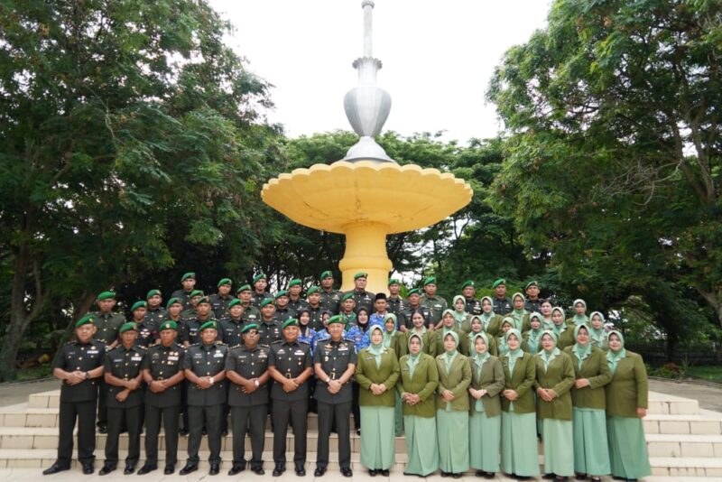 Kabintaljarahdam IM Pimpin Upacara Ziarah HUT ke-79 Bintal TNI AD di Taman Makam Pahlawan Banda Aceh