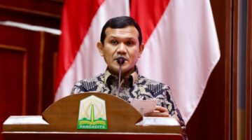 Wakil Gubernur Aceh Fadhlullah, memberi arahan sekalgus membuka Musrembang Rencana Kerja Pemerintah Aceh (RKPA) tahun 2026, dan Forum Konsultasi Publik Rencana Awal Rencana Pembangunan Jangka Menengah Aceh (RPJMA) tahun 2025-2026, di Anjong Mon Mata Pendopo Gubernur Aceh, Kamis, 15/5/2025