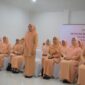 Ketua Umum Dharma Wanita Persatuan Ny. Ida Budi Gunadi mengukuhkan Dharma Wanita Persatuan Aceh (DWP) Masa Bakti 2024 - 2029 secara Zoom di Aula DWP Aceh Banda Aceh, 15/5/2025