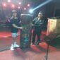 Penyerahan hadiah dilakukan langsung oleh perwakilan pemerintah Kecamatan Pamona Selatan, Sekretaris Camat K. Moula, yang hadir mewakili unsur Forkopimcam. Sabtu, 03/05. FOTO : Stenlly Ladee