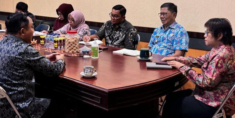  Kantor Wilayah Kementerian Hukum dan HAM Sulawesi Tengah (Kemenkumham Sulteng) terus menunjukkan komitmennya dalam mendorong terciptanya tata kelola regulasi yang efektif dan responsif di daerah. Kali ini, sinergi diperkuat bersama Pemerintah Kabupaten Poso melalui kegiatan Analisis dan Evaluasi (Anev) Produk Hukum Daerah.