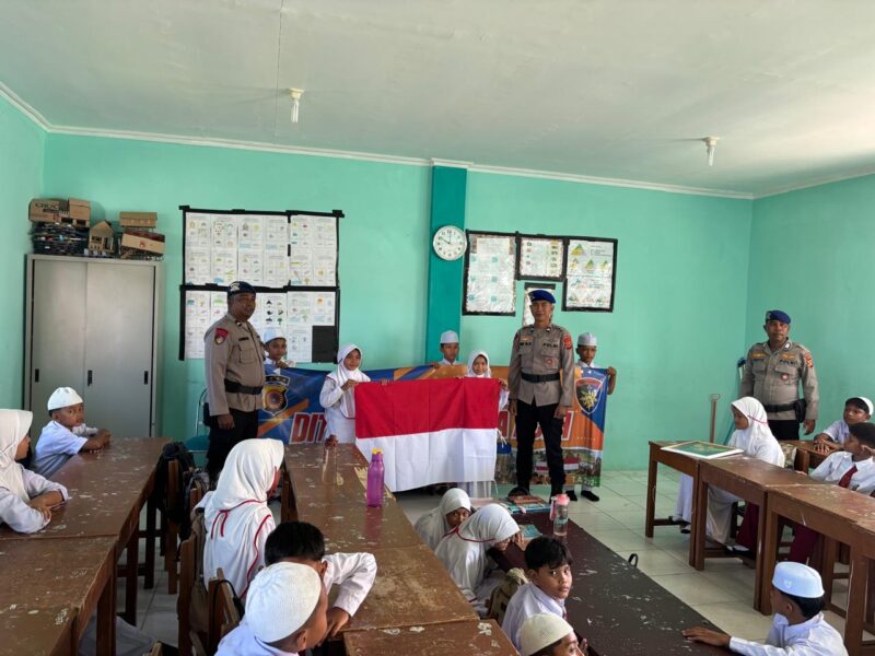 Ditpolairud Polda Aceh Saweu Sikula: Edukasi Pelajar tentang Pentingnya Kebersihan Pantai