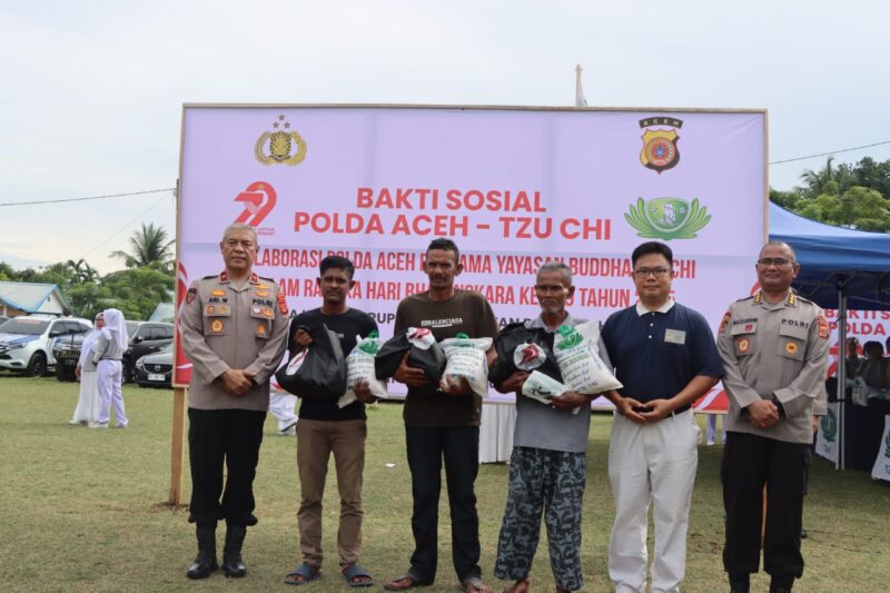 Baksos dan Bakkes Hari Bhayangkara di Komplek Buddha Tzu Chi, Wakapolda Aceh Bagikan 500 Paket Sembako kepada Masyarakat