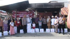Korban Kebakaran Sukaramai Terima Bantuan Sosial dari Kapolresta Banda Aceh