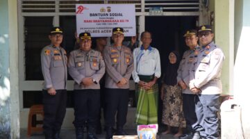 Polres Aceh Selatan Anjangsana dan Salurkan Bansos ke Purnawirawan Polri Sambut HUT Bhayangkara ke-79