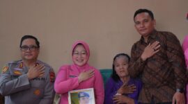 Kapolda Aceh Anjangsana ke Keluarga Almarhum Briptu Anumerta Sri Handri Kusumo Malau yang Gugur saat Penumpasan Teroris di Jalin
