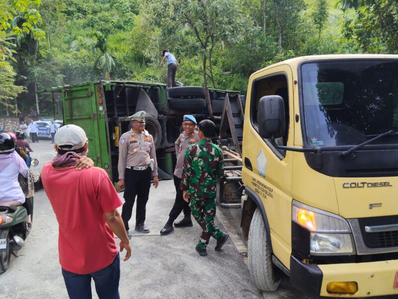 Satlantas Polres Aceh Selatan gerak Cepat Kecelakaan Truk Tronton, Lakukan Pengaturan Lalu Lintas di Lokasi