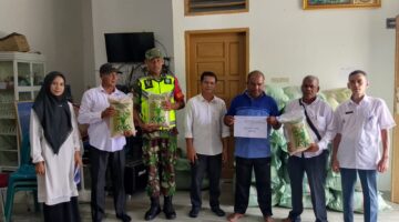 Warga Rungkom Terima Bantuan Benih Padi Inpari 50 dari Dinas Pertanian Pidie Jaya