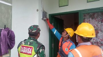 Babinsa Bersama PLN Cek Intalasi Rmah Dinas Asmil Koramil 09/Putri Betung