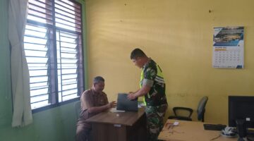Babinsa Koramil10/Pantan Cuaca Komsos Dengan warga Binaan