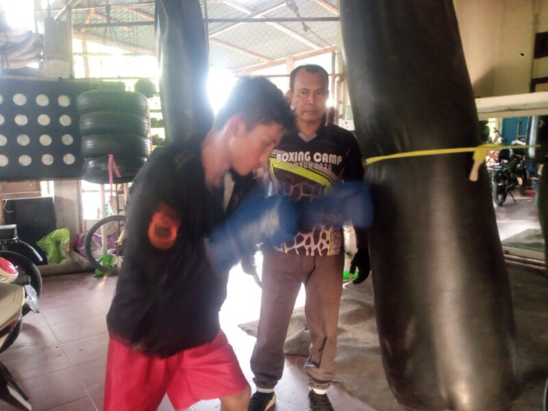 Menjelang gelaran Pra-PORA (Pekan Olahraga Aceh) yang akan dilangsungkan di Kota Banda Aceh pada 6–13 Juli 2025, tim atlet boxing dari DJBC Gampong Bayu, Kecamatan Darul Imarah, Aceh Besar jumat (27/6/2025).
