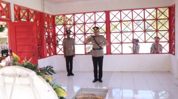 Peringati Hari Bhayangkara ke-79, Polres Aceh Selatan Gelar Ziarah dan Tabur Bunga ke Makam Pahlawan T. Cut Ali