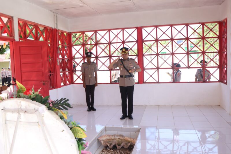 Peringati Hari Bhayangkara ke-79, Polres Aceh Selatan Gelar Ziarah dan Tabur Bunga ke Makam Pahlawan T. Cut Ali