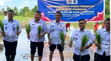 Kakanwil Ditjenpas Kalteng Tanam Padi Perdana di Lahan Ketahanan Pangan Rutan Kuala Kapuas
