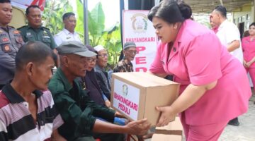 Sambut HUT Bhayangkara ke-79, Polresta Deli Serdang Salurkan Air Bersih dan Sembako untuk Warga Kecamatan Beringin