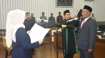 Pelantikan PAW Anggota DPRK Ismail Dari Partai Aceh