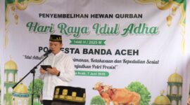 Polresta Banda Aceh menyembelih enam ekor sapi dan dua ekor kambing kurban dalam momen Hari Raya Idul Adha 1446 Hijriah yang dilaksanakan di halaman belakang Polsek Kutaraja, Banda Aceh, Sabtu (7/6/2025) pagi.