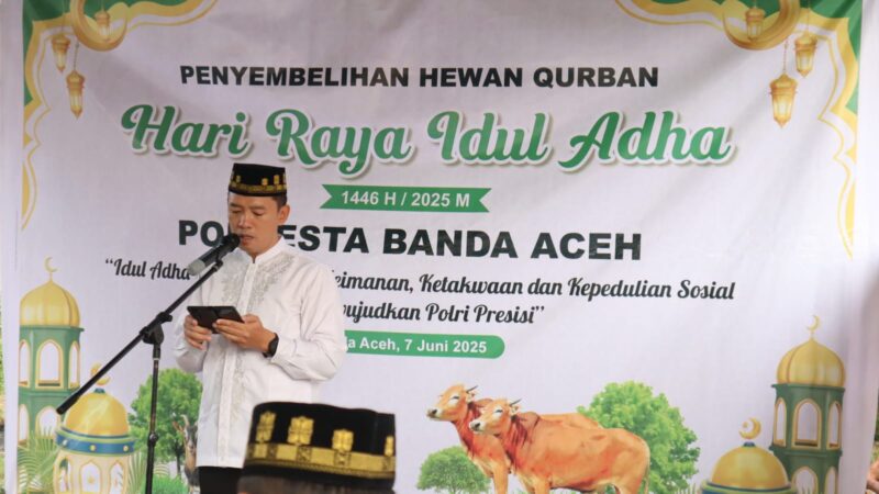 Polresta Banda Aceh menyembelih enam ekor sapi dan dua ekor kambing kurban dalam momen Hari Raya Idul Adha 1446 Hijriah yang dilaksanakan di halaman belakang Polsek Kutaraja, Banda Aceh, Sabtu (7/6/2025) pagi.
