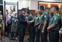 Mayor Jenderal TNI Niko Fahrizal, M.Tr.(Han)., bersama Ketua Persit Kartika Chandra Kirana Daerah Iskandar Muda, Ny. Eva Niko Fahrizal, tiba kembali di tanah air usai menunaikan ibadah haji tahun 1446 H/2025 M. Senin (23/6/25)
