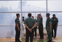  Ayi Supriatna, S.I.P., M.M., melaksanakan peninjauan langsung terhadap fasilitas Solar Dryer Dome (SDD) yang berada di Koramil 22/Simpang Tiga, Kodim 0101/Kota Banda Aceh (KBA), Kabupaten Aceh Besar, Kamis siang (19/6/2025).