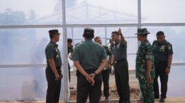  Ayi Supriatna, S.I.P., M.M., melaksanakan peninjauan langsung terhadap fasilitas Solar Dryer Dome (SDD) yang berada di Koramil 22/Simpang Tiga, Kodim 0101/Kota Banda Aceh (KBA), Kabupaten Aceh Besar, Kamis siang (19/6/2025).