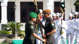 Mayor Jenderal TNI Niko Fahrizal, M.Tr.(Han)., memimpin Upacara serah Terima Jabatan dan Tradisi Satuan Pejabat Kodam IM yang diselenggarakan di Lapangan Sanggamara Makodam IM. Senin (30/6/25)
