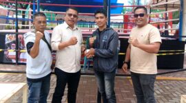 Ketua Komite Olahraga Nasional Indonesia (KONI) Aceh Timur, Zulfazli Aiyub, melakukan kunjungan langsung ke arena pertandingan cabang olahraga tinju dalam ajang Pra-PORA 2025 yang berlangsung di Banda Aceh.